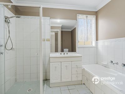 4 Sandover Court, Wattle Grove