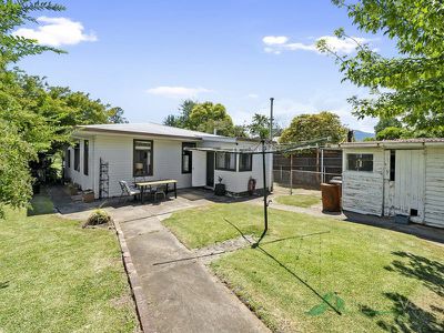 64 Lakeside Avenue, Mount Beauty