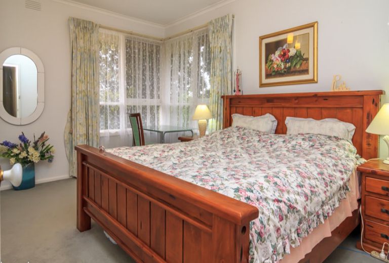 14 Knaith Road, Ringwood East