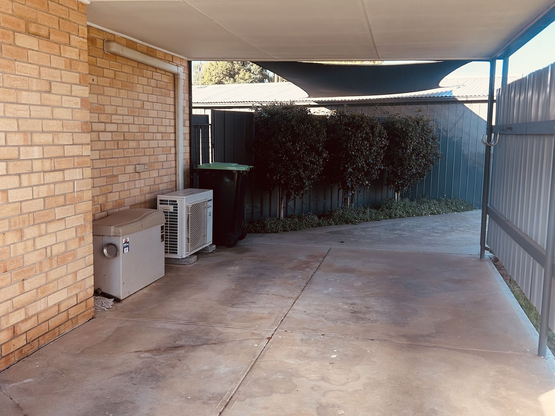 10 White Street, Finley