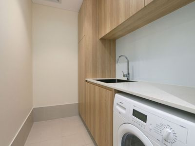 802 / 9 Tully Road, East Perth