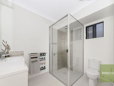 32 Ashmore Crescent, Burdell