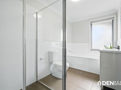 2 / 12 First Street, Kingswood