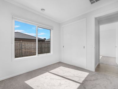 8 Oliveto Avenue, Truganina