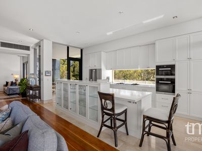 9 / 8 Mounts Bay Road, Crawley