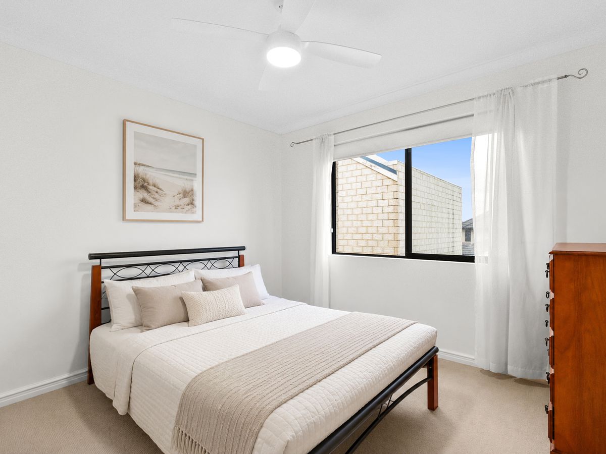 58 Lakeside Drive, Joondalup