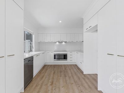 16 Aurora Crescent, Glass House Mountains