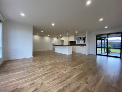 2 Riverside Avenue, Werribee