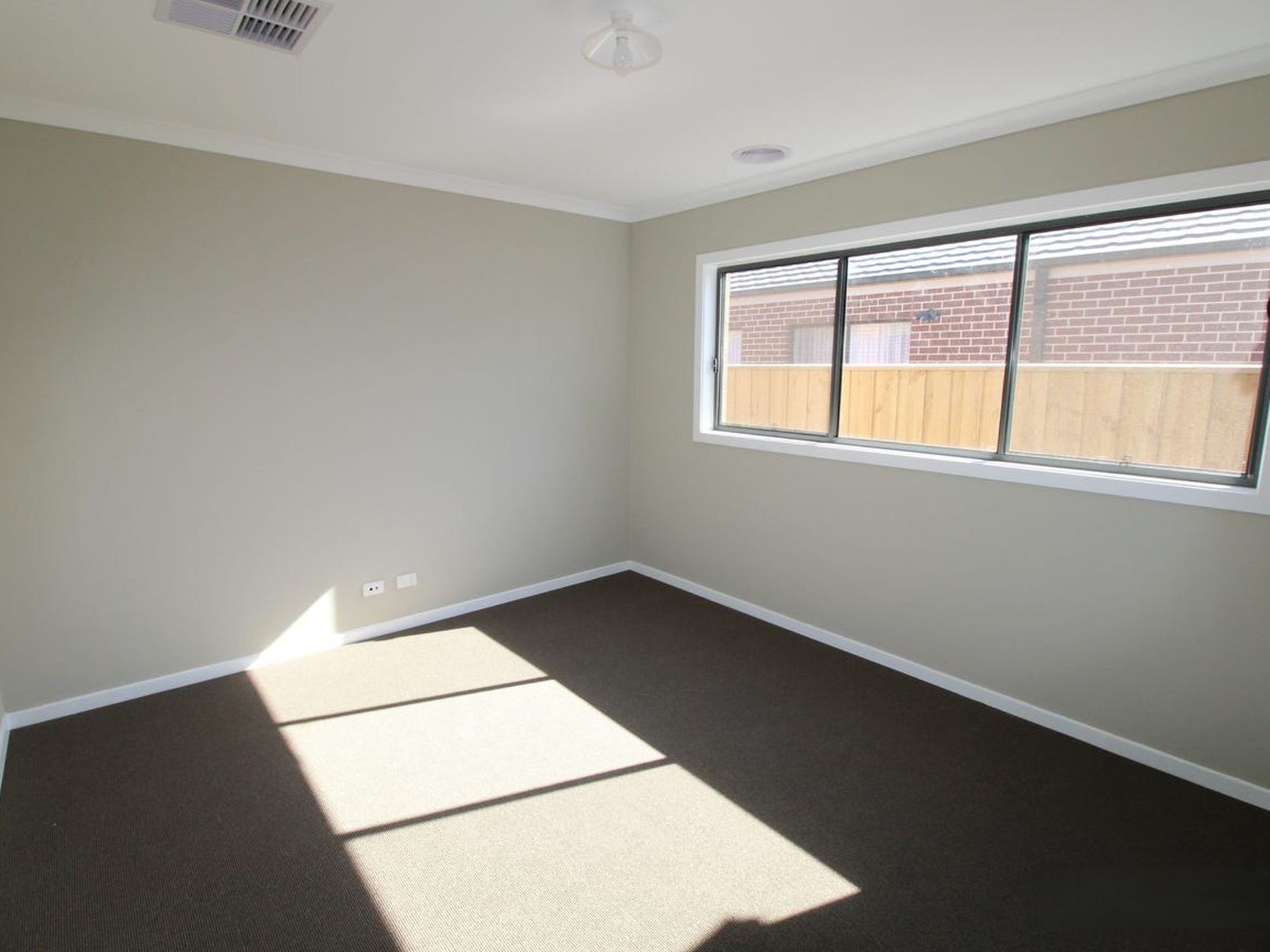 11 Honeycomb Avenue, Manor Lakes