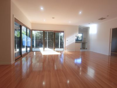 2A  Hunsford Avenue, Notting Hill