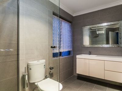 60 Whitfeld Terrace, Winthrop