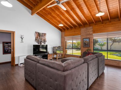 3 Emery Close, Broadwood