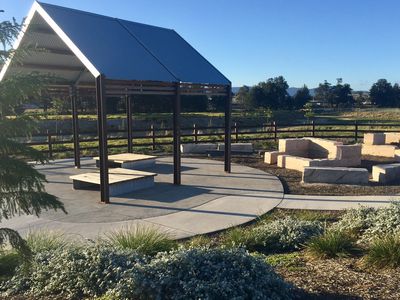 33 Brushgrove Circuit, Calderwood