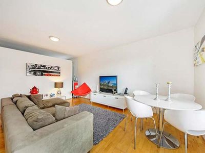 401 / 6 Short  St, Surry Hills