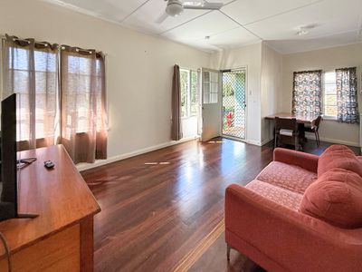 7 ROSE STREET, Atherton