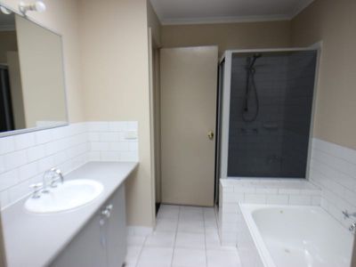 2 / 1 Narebar Street, Bell Park