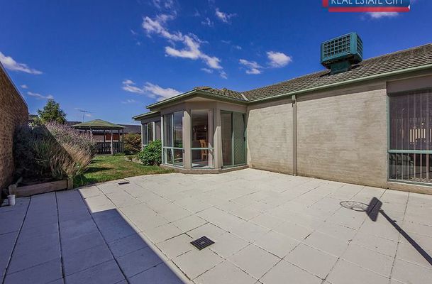 42 Reardon Crescent, Roxburgh Park