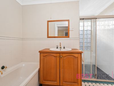 68 Russell Street, Bathurst