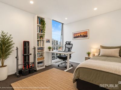 1102 / 4 COMO CRESCENT, Southport