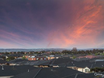 8 Devlin Place, Cranbourne North