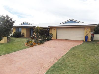 8 Avocado Crescent, Kingaroy