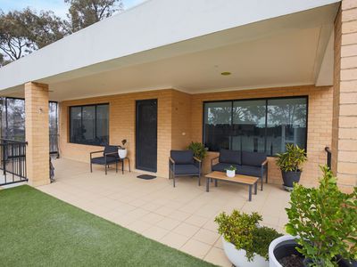 6 Knox Court, Kennington