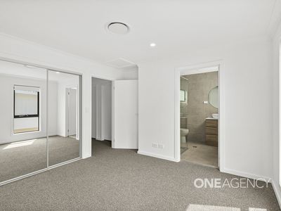 4 / 8 Fraser Crescent, Albion Park