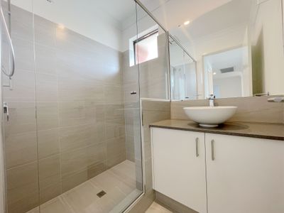 27 Jubilee Avenue, Success