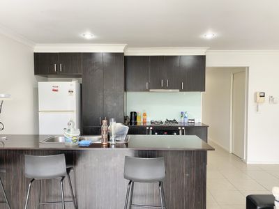 2 / 16 Starflower Way, Truganina