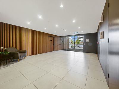 232 / 33 Quay Boulevard, Werribee South