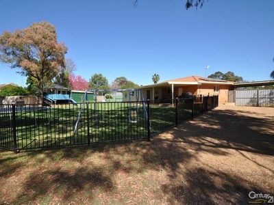 16 Hellyer Court, Dubbo
