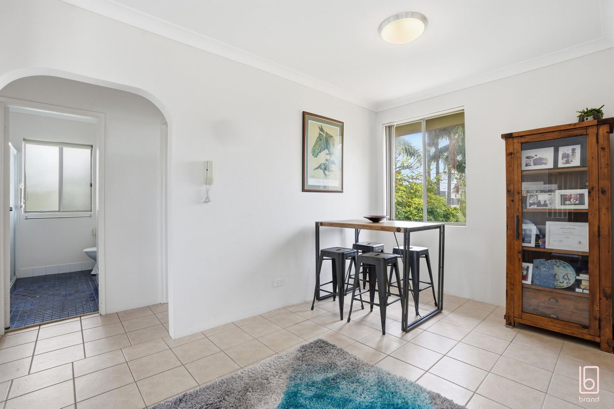 2 / 8-12 Ocean Parade, The Entrance