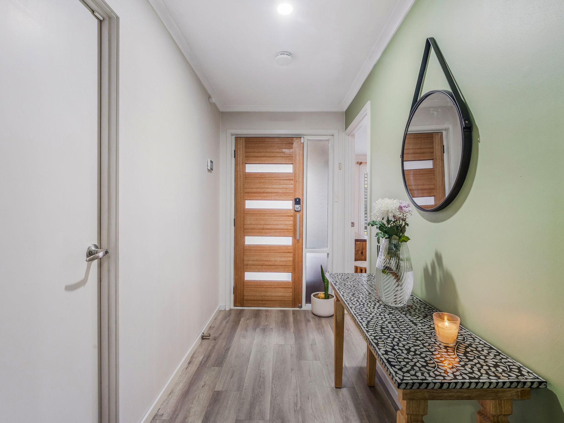 6 Moore Place, Currans Hill