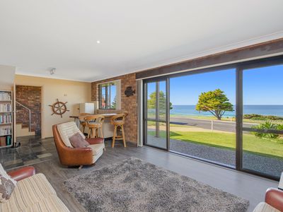 19 Dalmeny Drive, Kianga