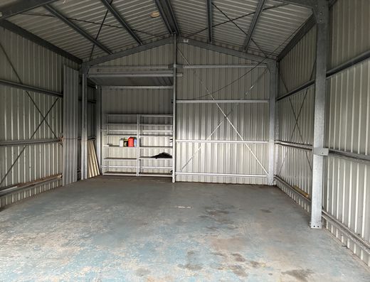 Walk to Tewantin Township - Six month lease image 14