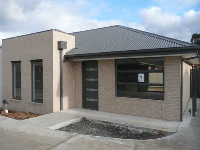 2 / 25 Deutgam Street, Werribee