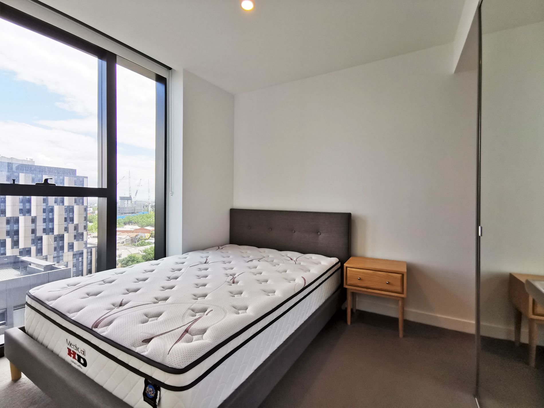 911 / 160 Victoria Street, Carlton