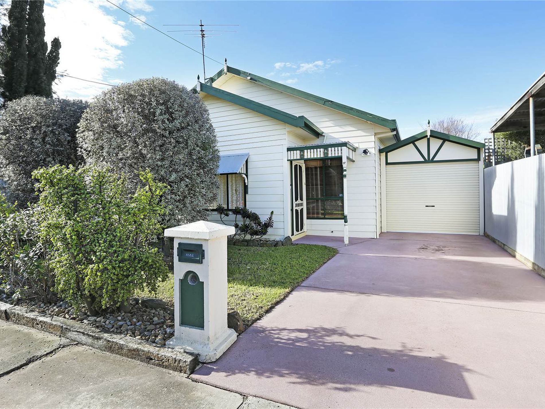 17 Raven Street, Geelong West