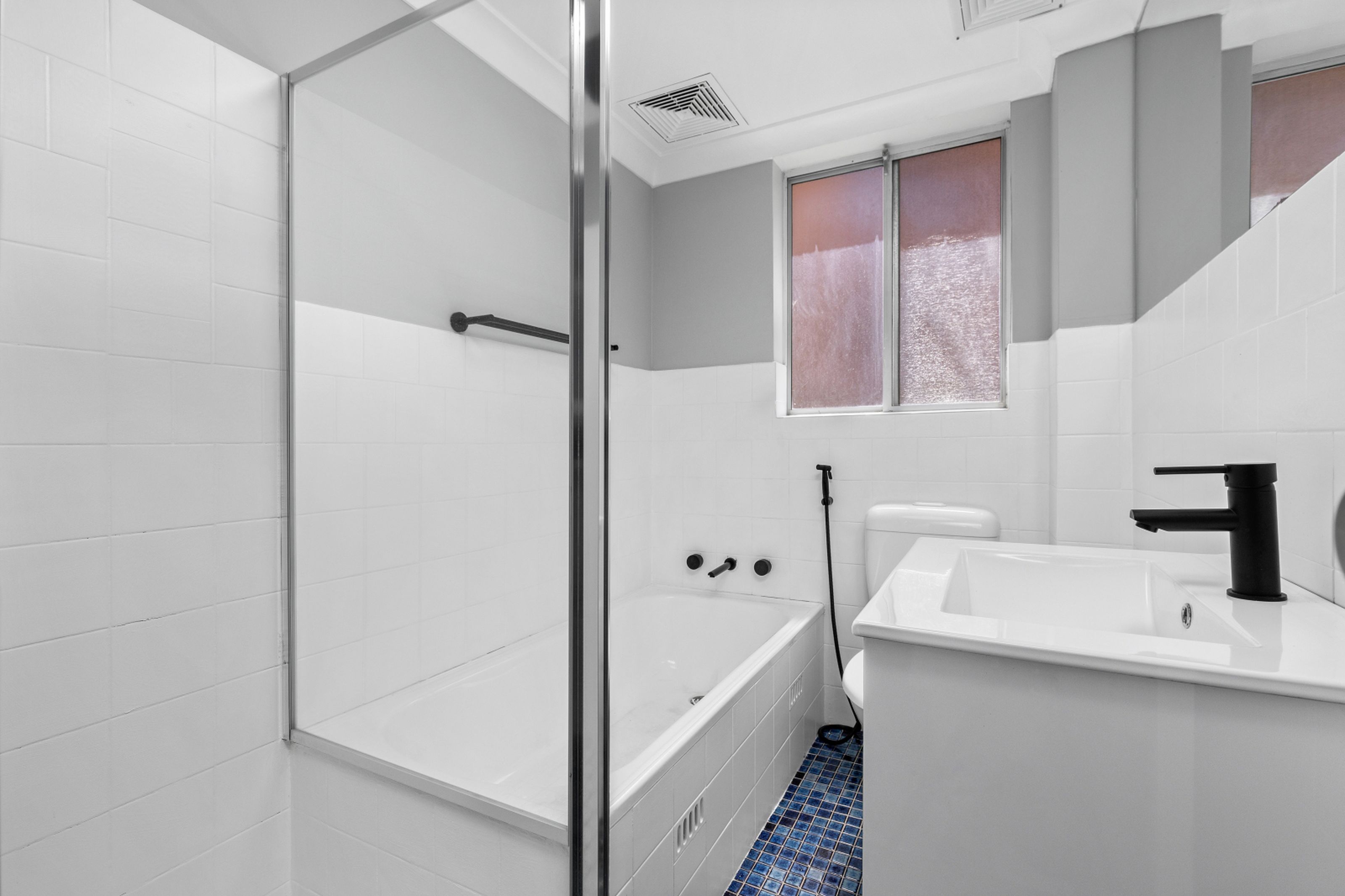 1 / 19A-19B Martin Place, MORTDALE
