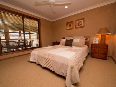 22 Pine Knoll Drive, Dubbo