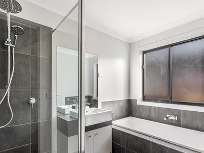 8 Library Road, Mambourin