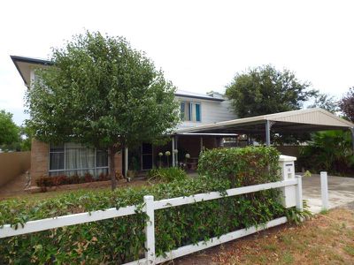 12 Barwin St, Forbes