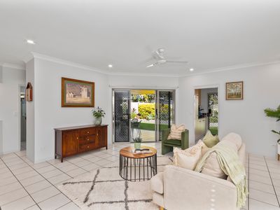 8 Crestbrook Drive, Mount Louisa