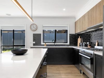 8 Mayo Street, Alfredton