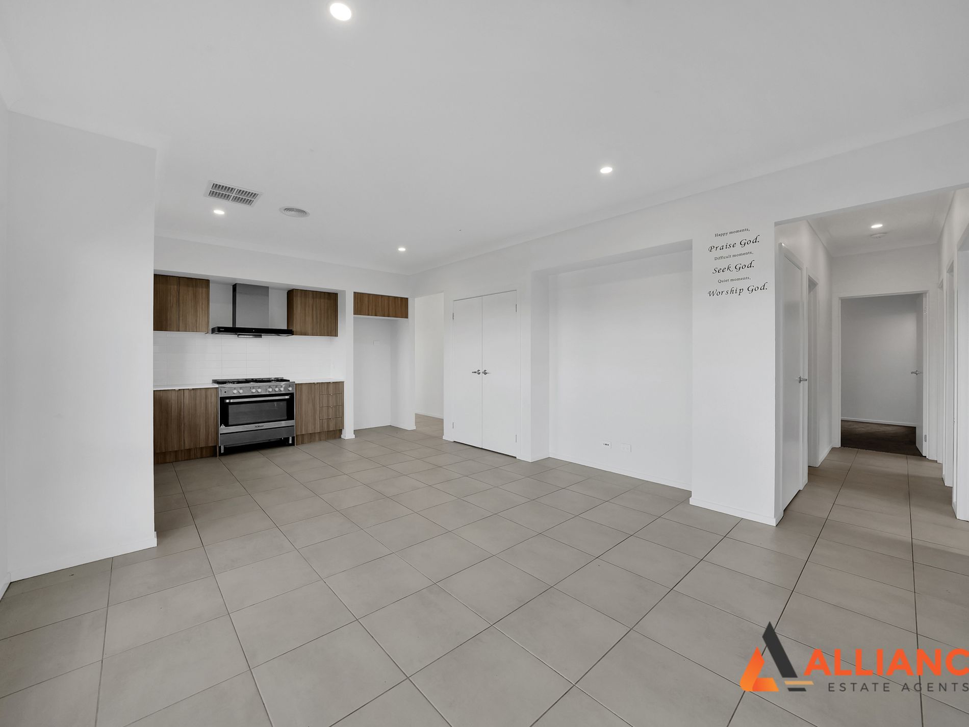 10 Nitre Street, Manor Lakes