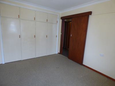 13 Walter Bull Crescent, Griffith