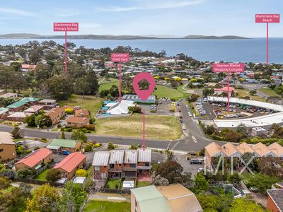 1 / 8 Opal Drive, Blackmans Bay