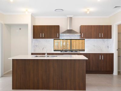 8 Flemington Parkway, Box Hill