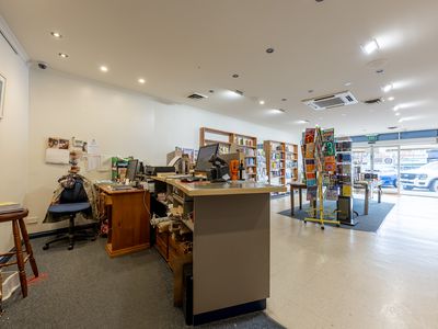 Books & Gallery 