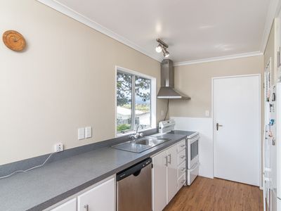 5 Freyberg Crescent, Waikanae Beach